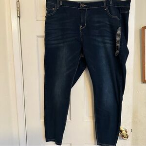 *Plus Size* Rue 21 mid rise stretch jeans. Never worn, no tags.